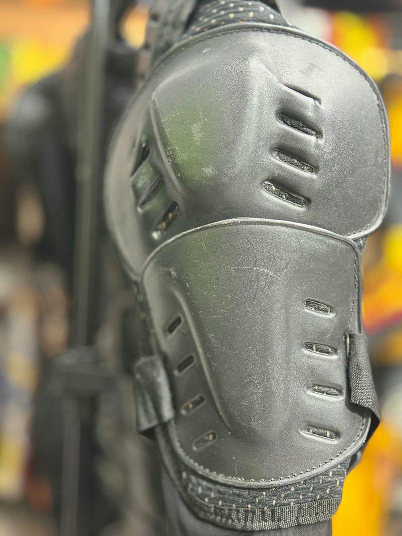 HUNTER CLASS MX ARMOUR SIZE- M - Image 4