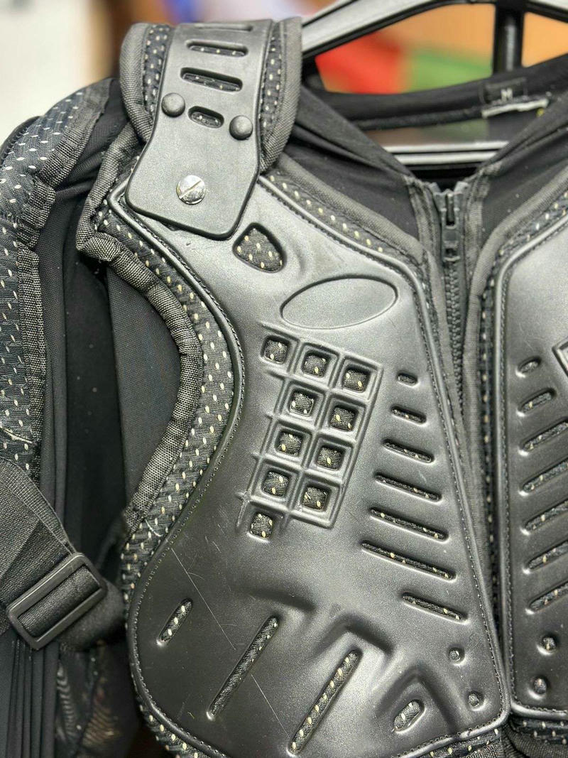 HUNTER CLASS MX ARMOUR SIZE- M - Image 3