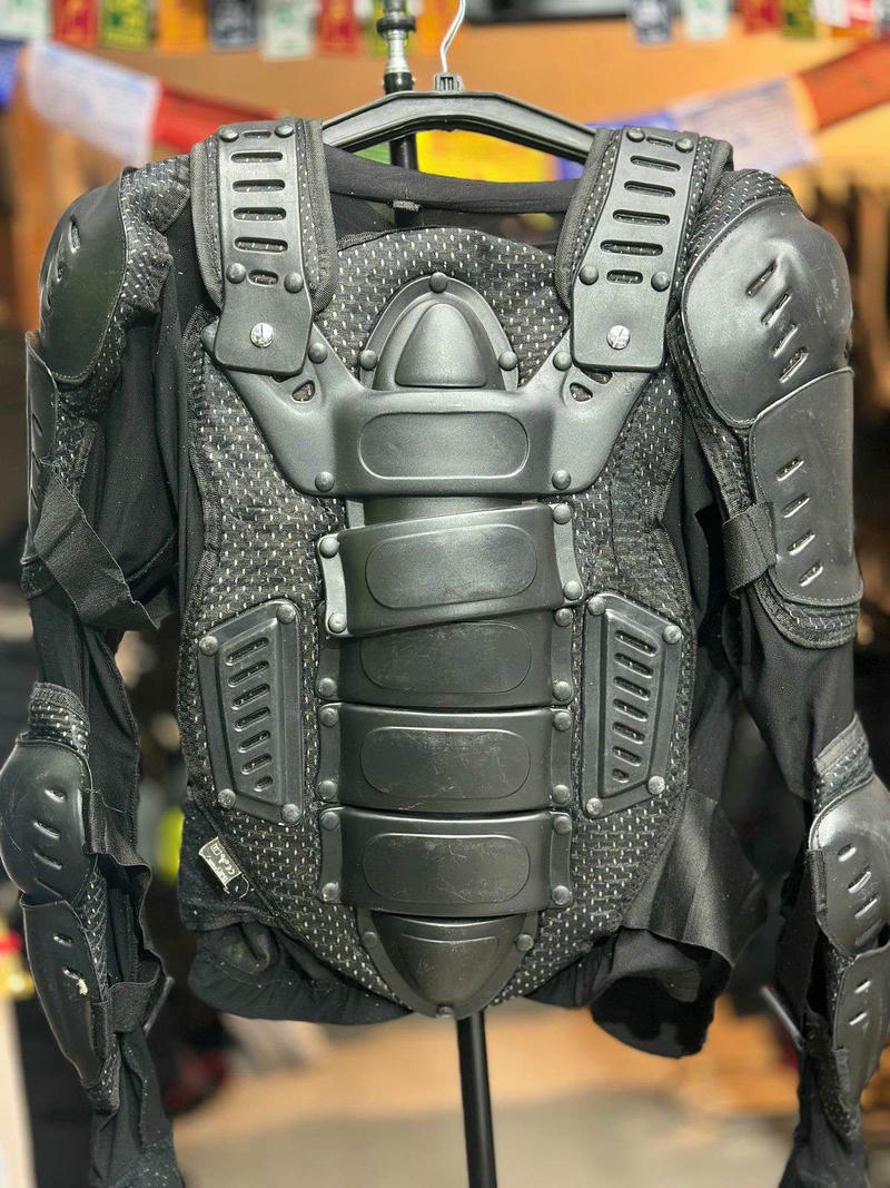 HUNTER CLASS MX ARMOUR SIZE- M - Image 5
