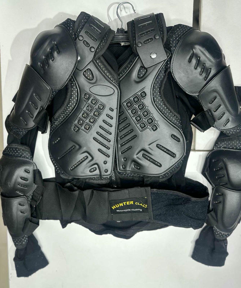 HUNTER CLASS MX ARMOUR SIZE- M