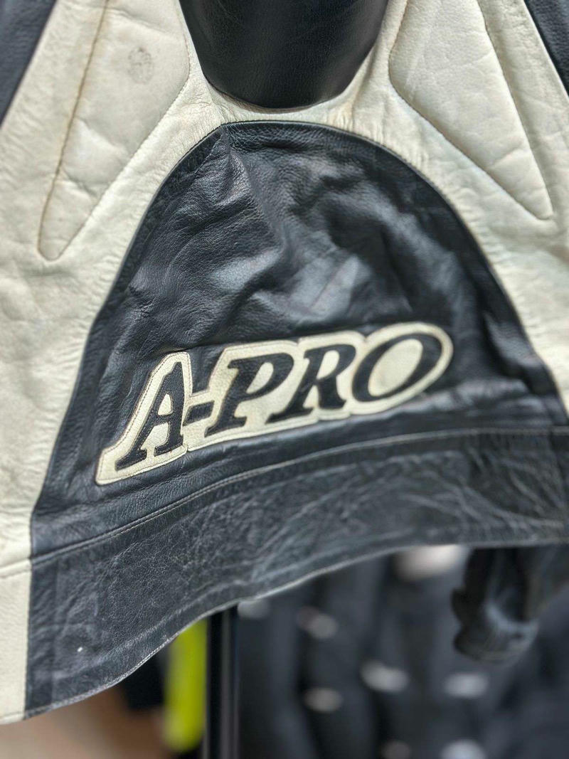 A PRO LEATHER RIDING JACKET WITH BACK HUMP SIZE - M - Image 2