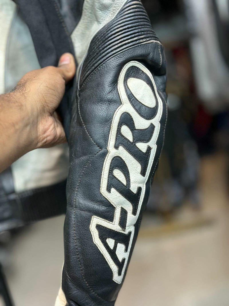 A PRO LEATHER RIDING JACKET WITH BACK HUMP SIZE - M - Image 4