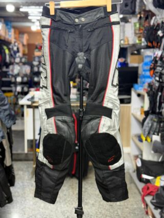 FLM RIDING PANT WITH LEVEL 2 PROTECTION SIZE 30 WAIST