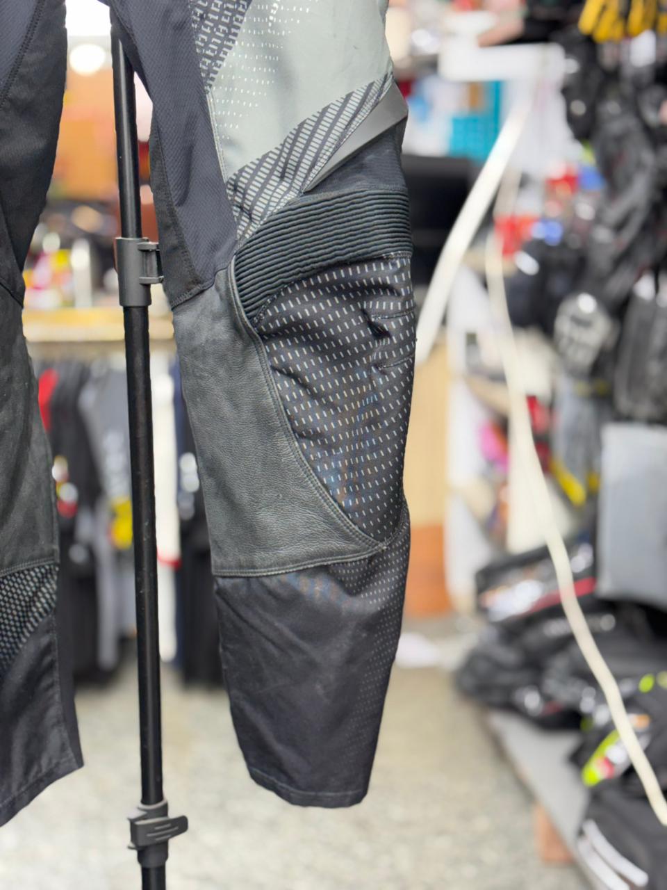 MX PANT SIZE- 32 Waist - Image 4