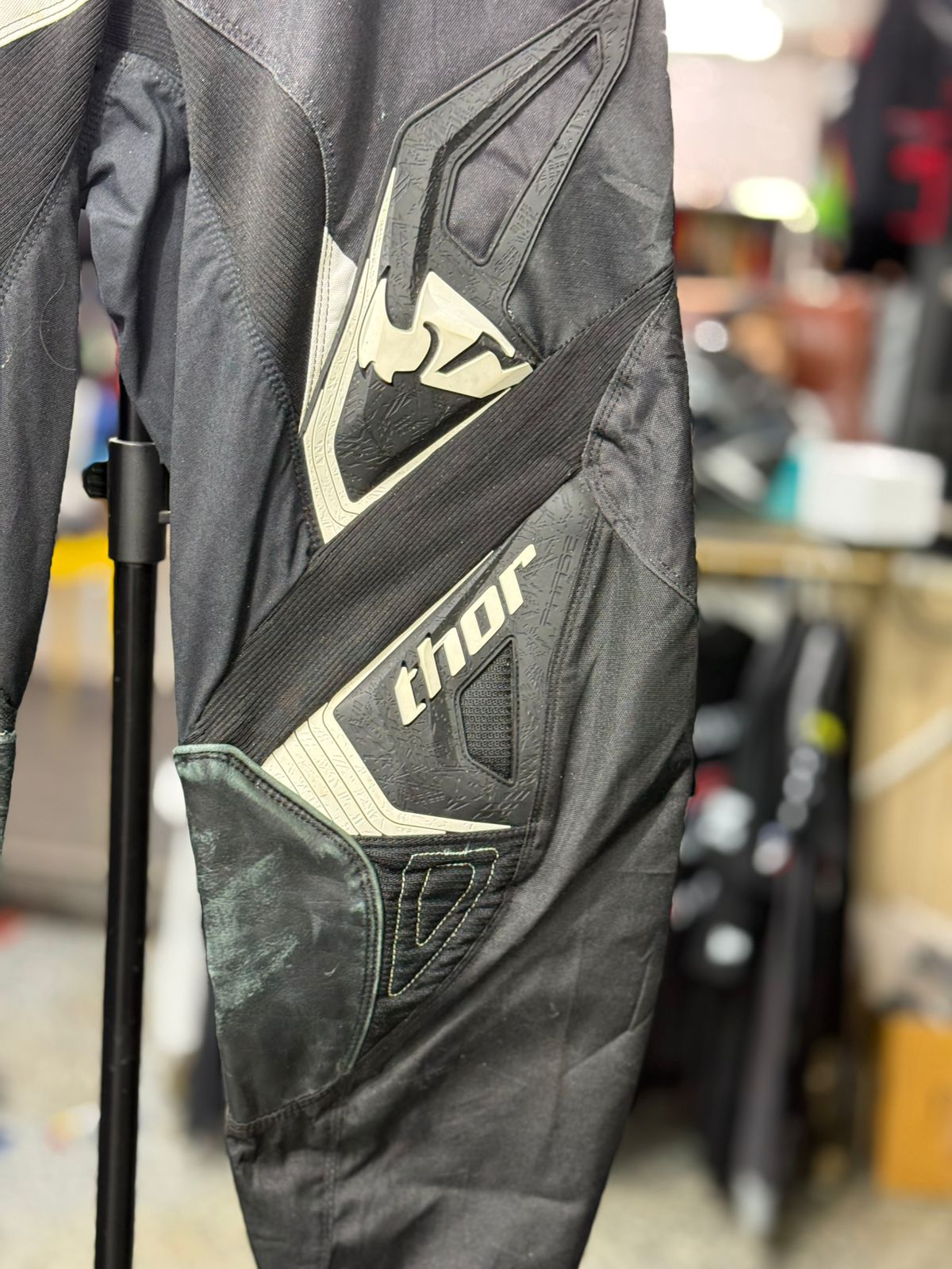 THOR MX PANT SIZE- 34 Waist - Image 4