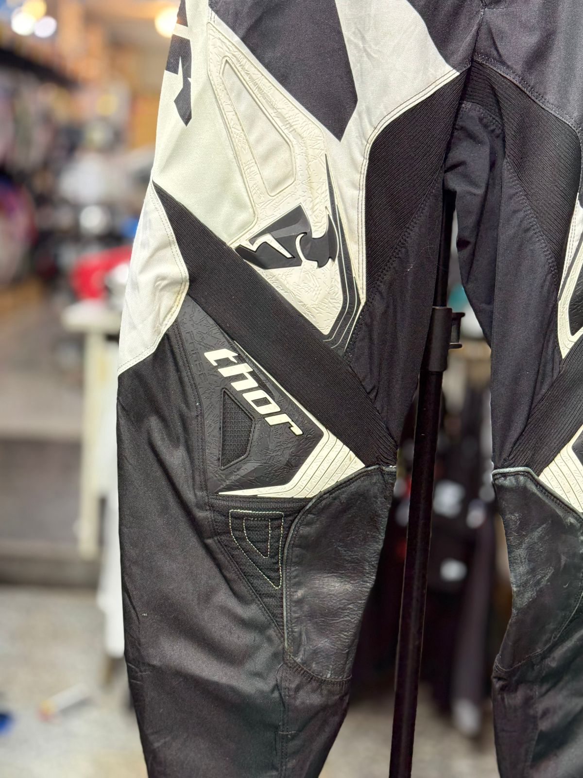 THOR MX PANT SIZE- 34 Waist - Image 2