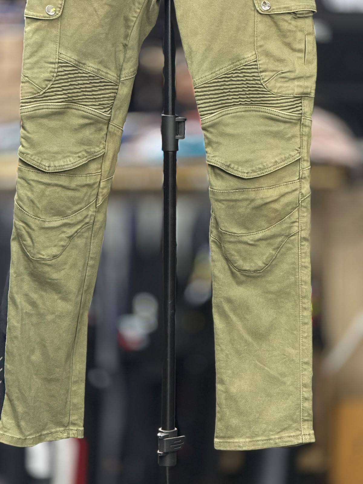 LONG RIDERS RIDING DENIM RIDING PANT WITH LEVEL 2 PROTECTION SIZE 30 WAIST - Image 3