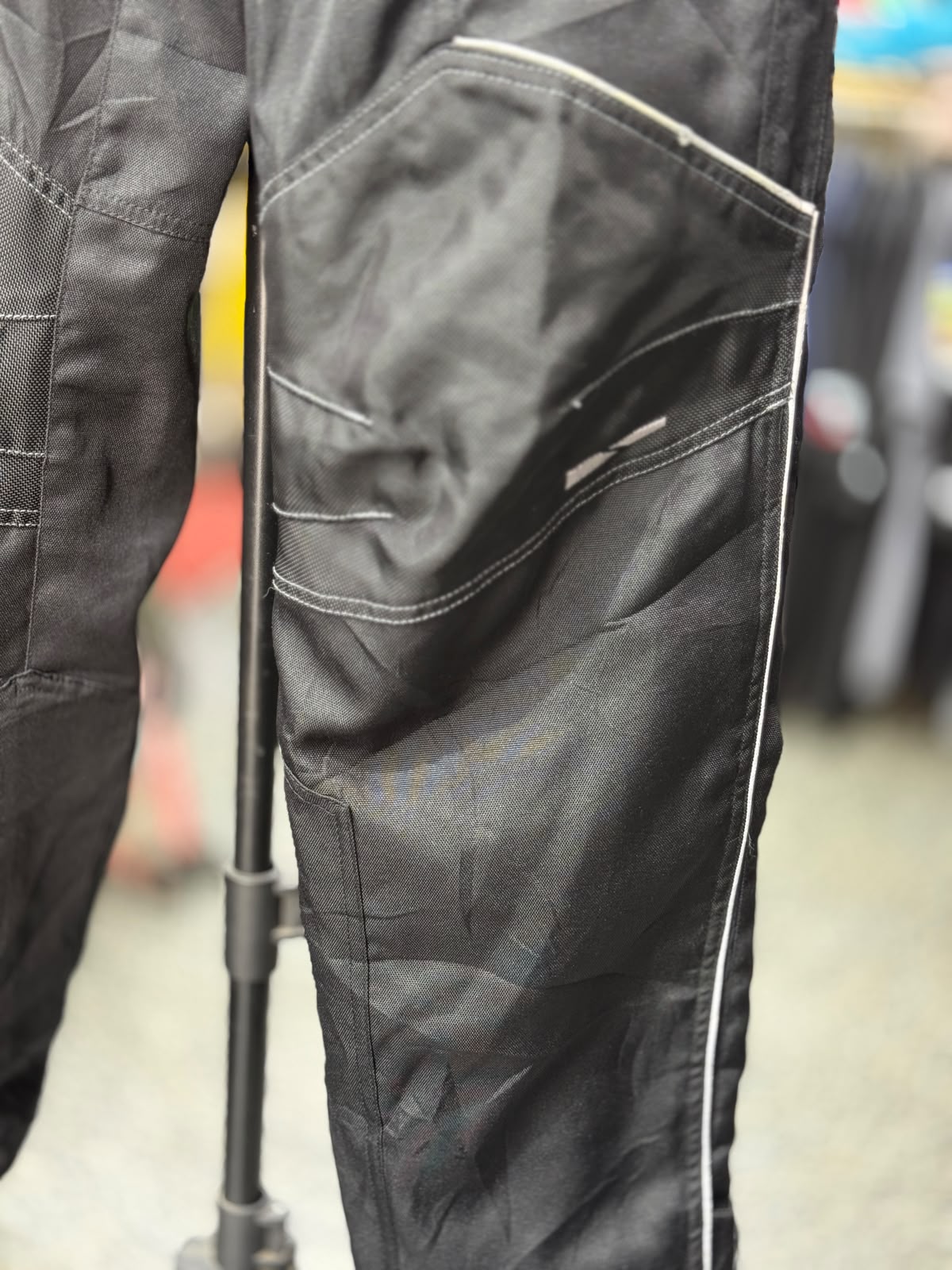 MAC ADAM TOURING RIDING PANT WITH LEVEL 2 PROTECTION SIZE 30 WAIST - Image 3