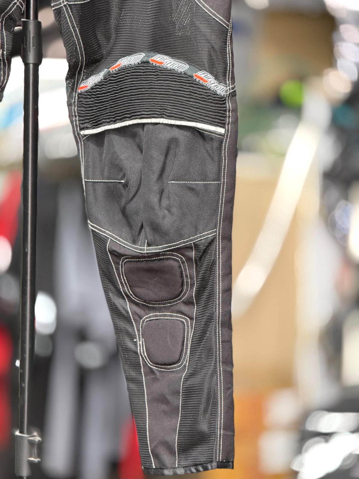 FLOW MESH RIDING PANT WITH LEVEL 2 PROTECTION SIZE 36 WAIST - Image 3