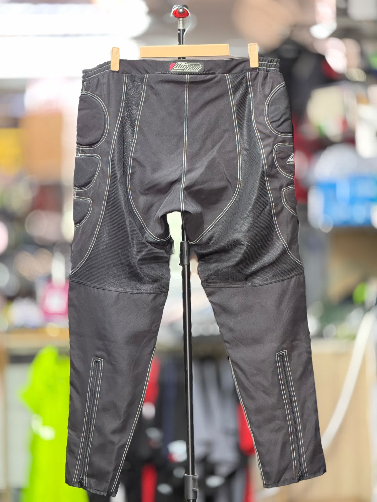 FLOW MESH RIDING PANT WITH LEVEL 2 PROTECTION SIZE 36 WAIST