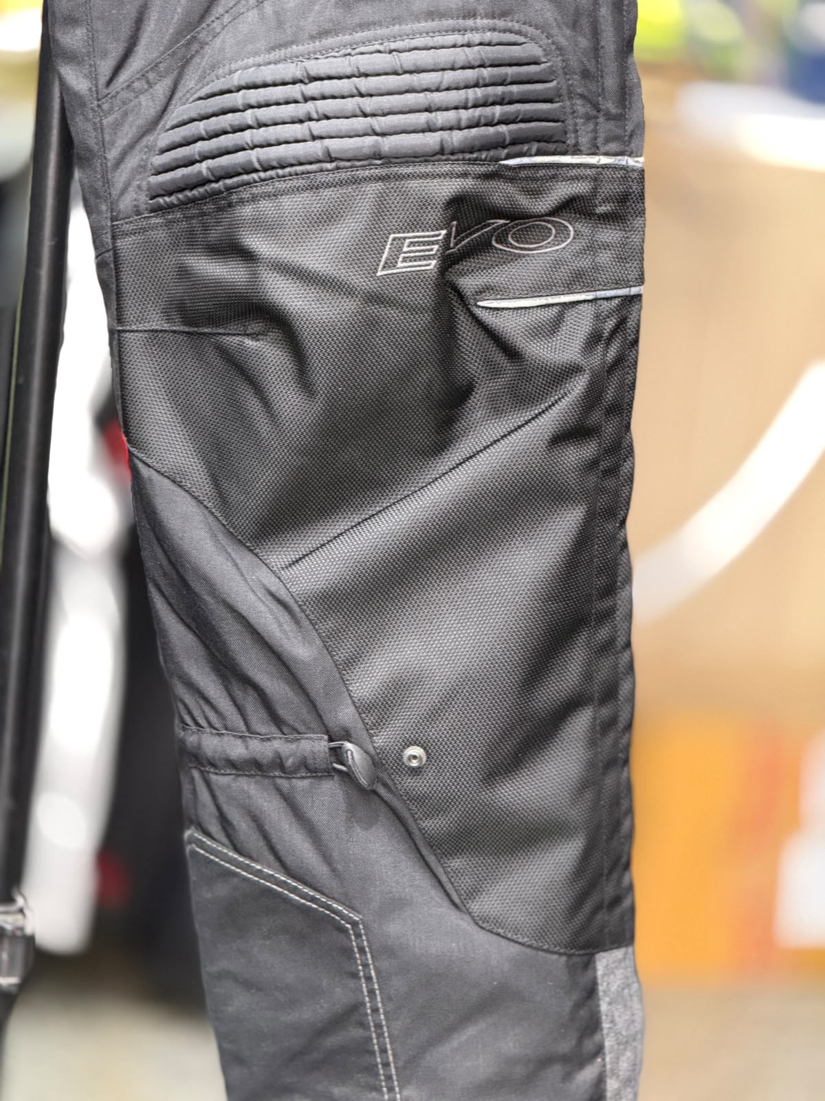 EVOLUTION TOURING RIDING PANT WITH LEVEL 2 PROTECTION SIZE 38 WAIST - Image 5