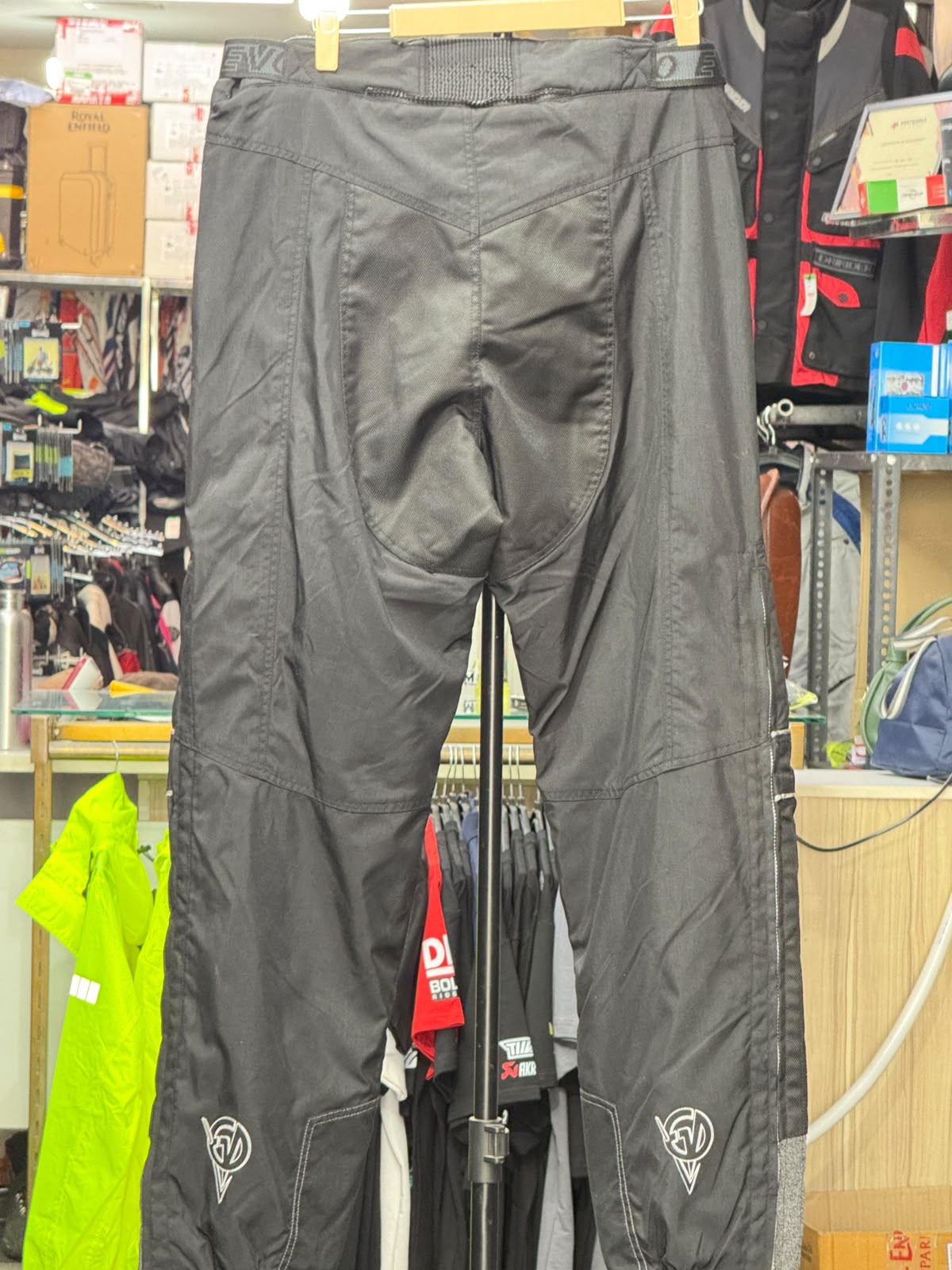 EVOLUTION TOURING RIDING PANT WITH LEVEL 2 PROTECTION SIZE 38 WAIST - Image 3