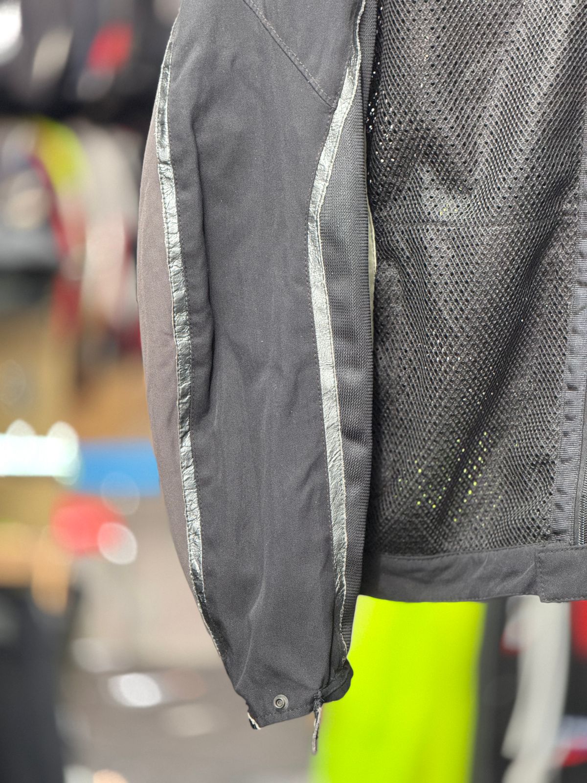 DAINESE MESH RIDING JACKET WITH LEVEL 2 PROTCTION SIZE XL 44 chest - Image 3