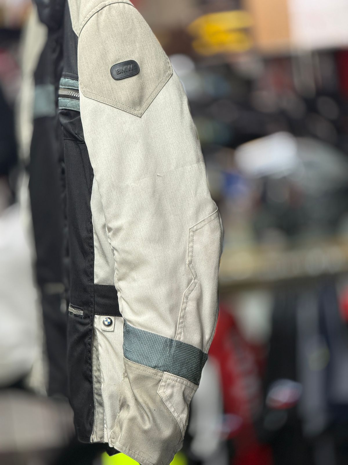 BMW MOTERRAD TOURING RIDING JACKET WITH LEVEL 2 PROTCTION SIZE XL 44 chest - Image 3