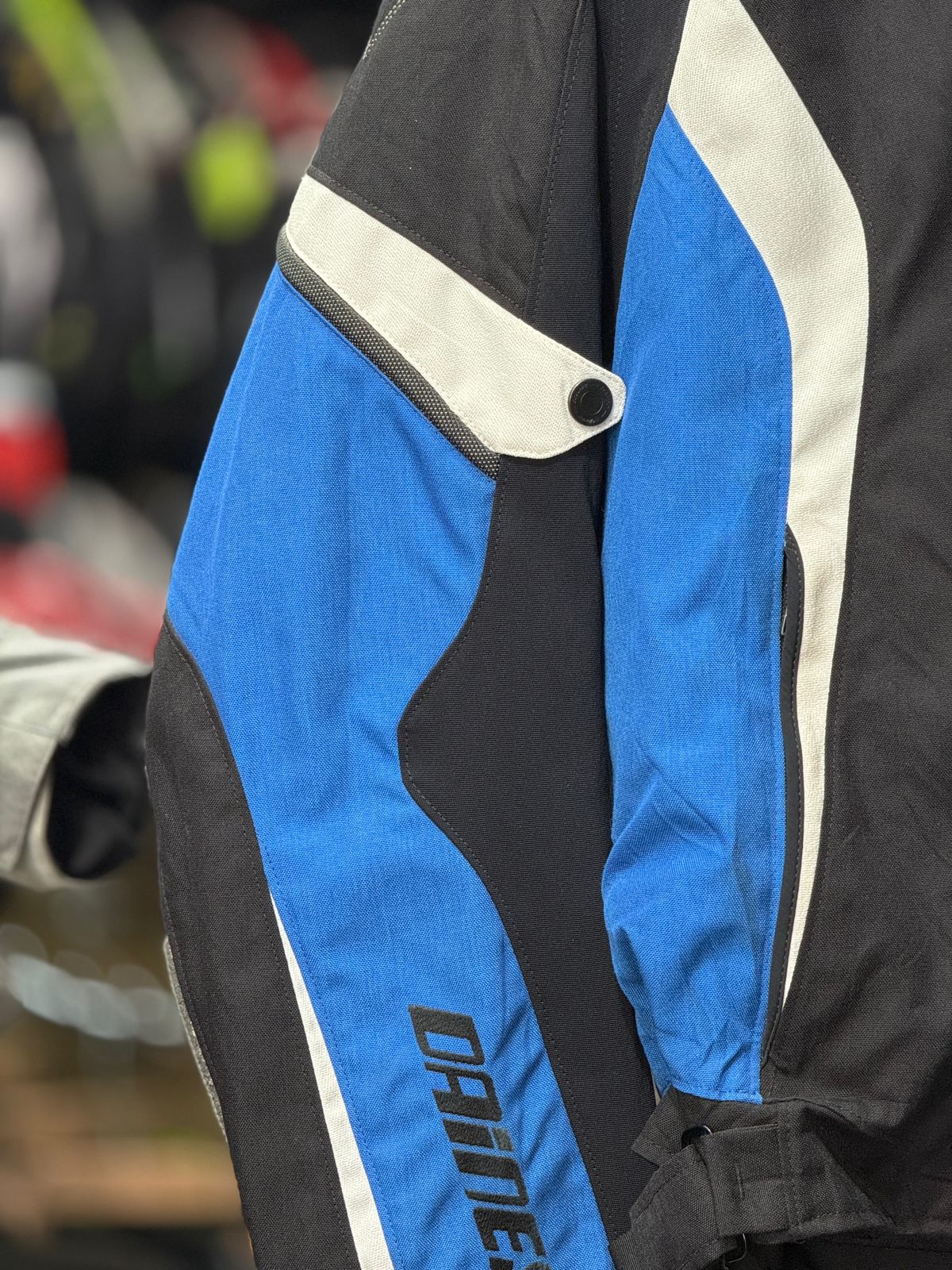 DAINESE TOURING RIDING JACKET WITH LEVEL 2 PROTCTION SIZE XL 44 chest - Image 4