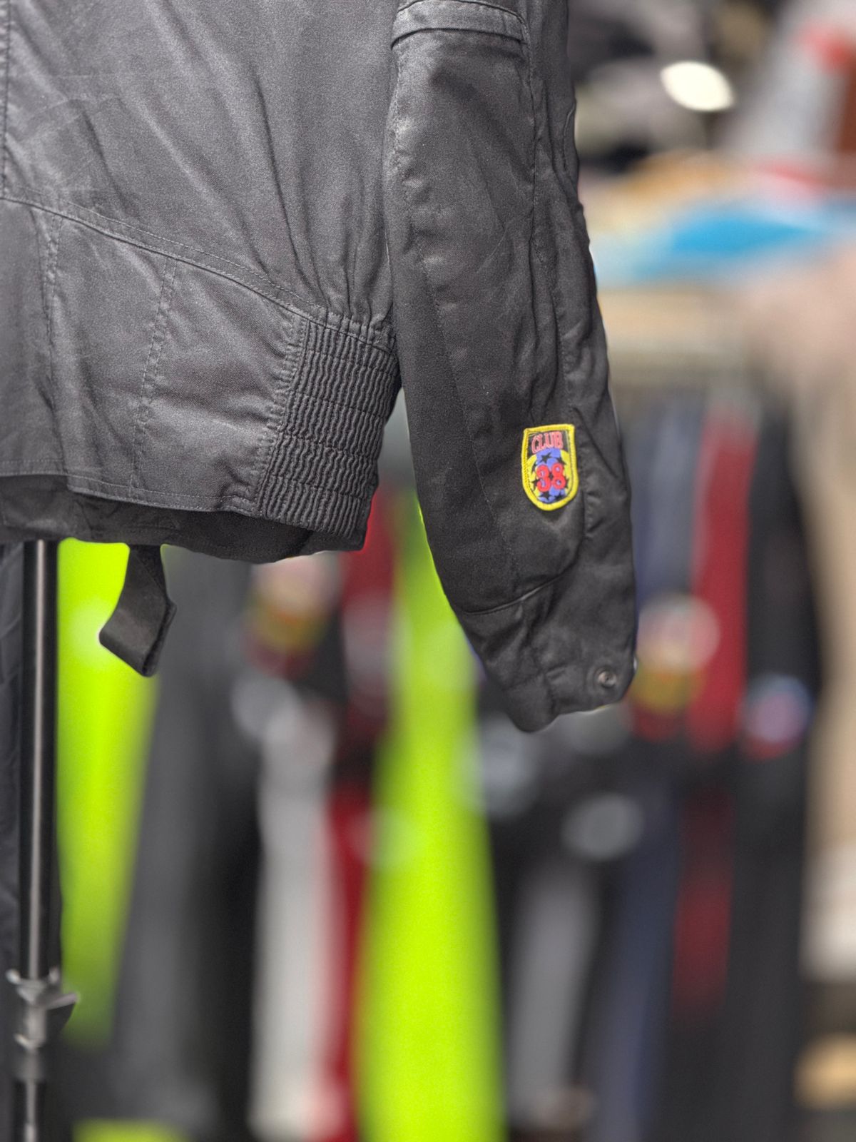DAINESE RIDING JACKET WITH LEVEL 2 PROTCTION SIZE L 42 chest - Image 2