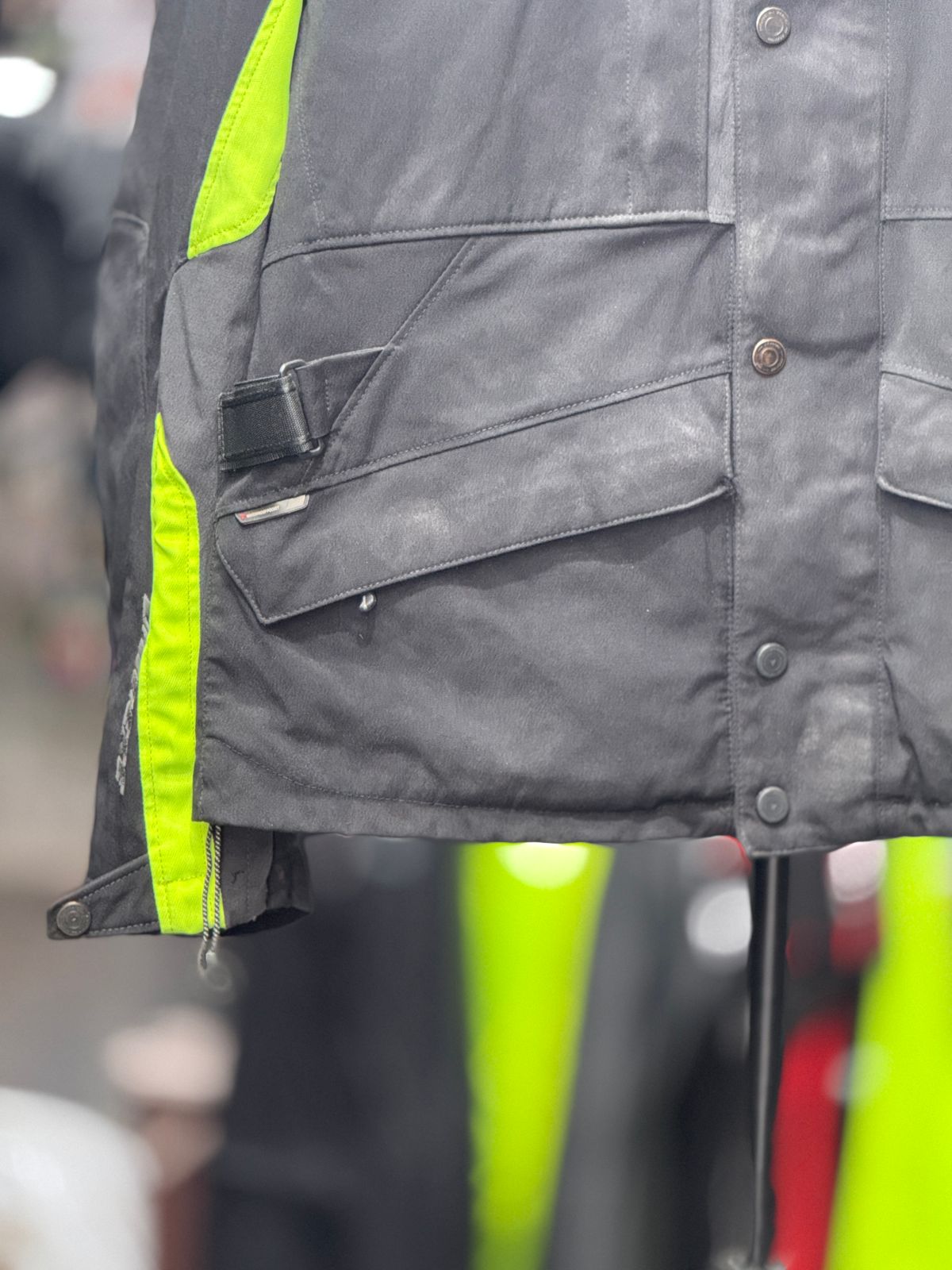DAINESE TOURING RIDING JACKET WITH LEVEL 2 PROTCTION SIZE L 42 chest - Image 6