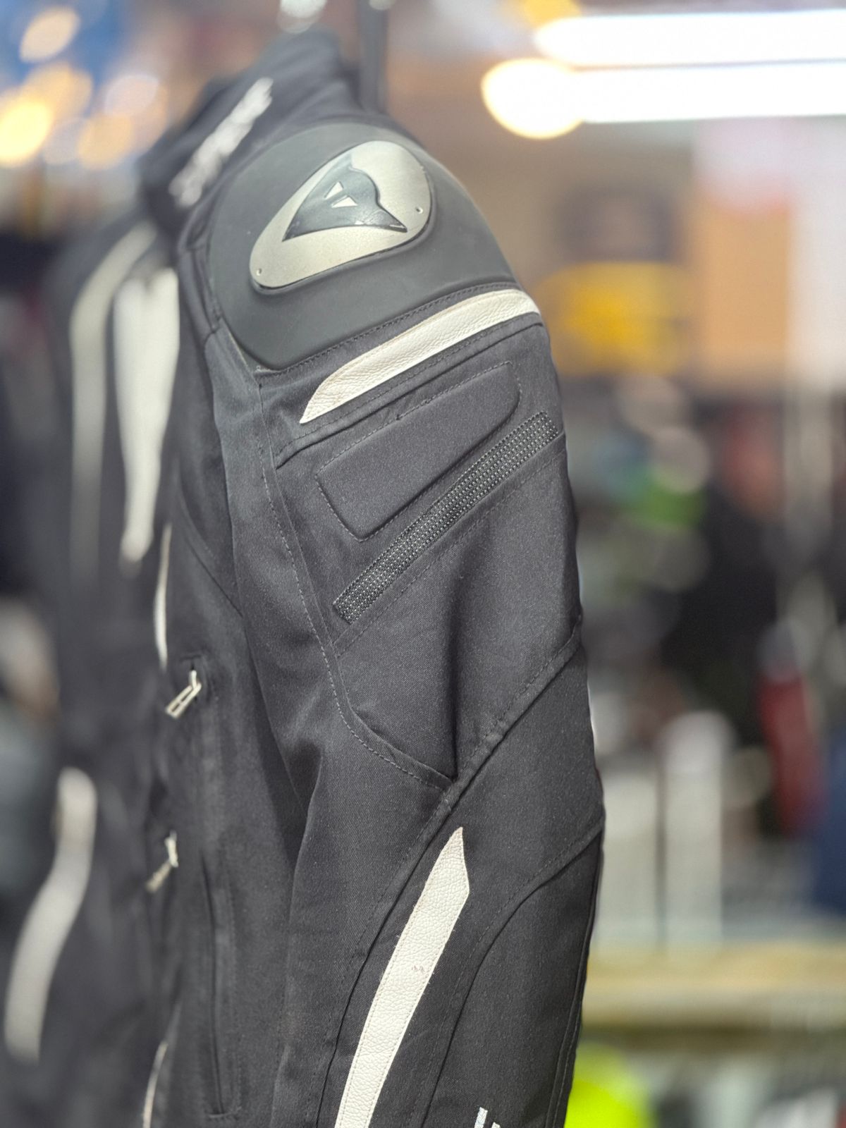 DAINESE TOURING RIDING JACKET WITH LEVEL 2 PROTCTION SIZE L 42 chest - Image 7