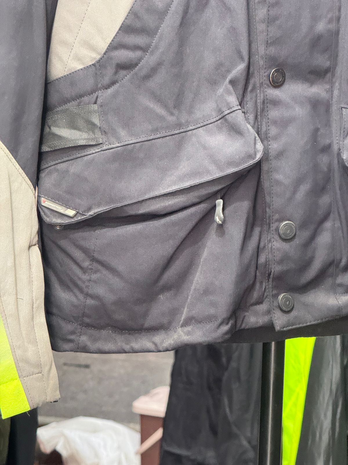 DAINESE TOURING RIDING JACKET WITH LEVEL 2 PROTCTION SIZE L 42 chest - Image 3