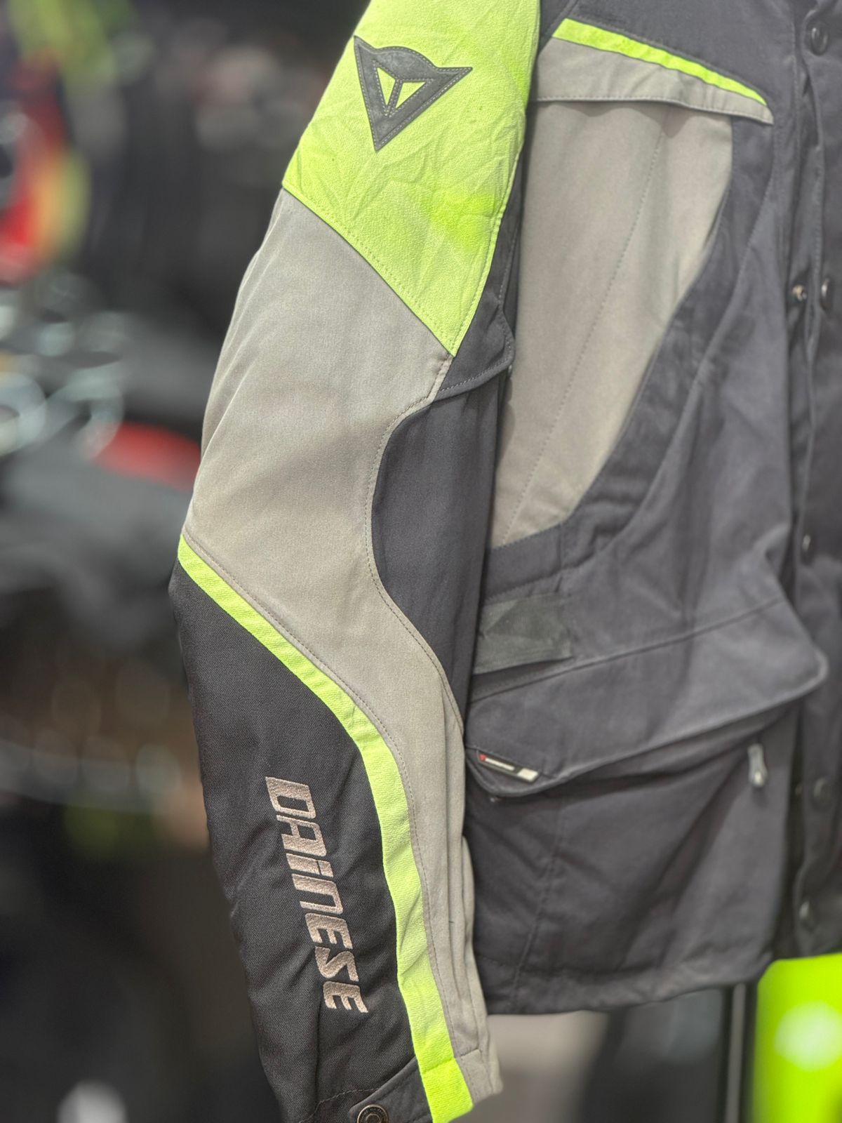 DAINESE TOURING RIDING JACKET WITH LEVEL 2 PROTCTION SIZE L 42 chest - Image 4