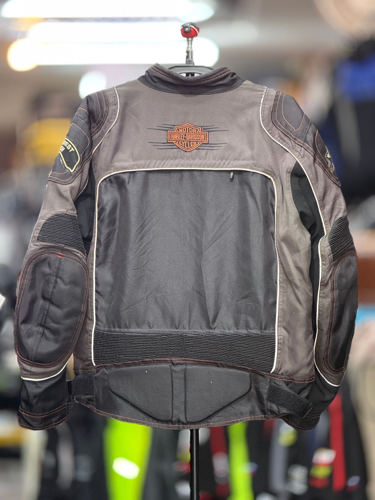 HALREY DAVIDSON RIDING JACKET WITH LEVEL 2 PROTCTION SIZE L 42 chest - Image 2