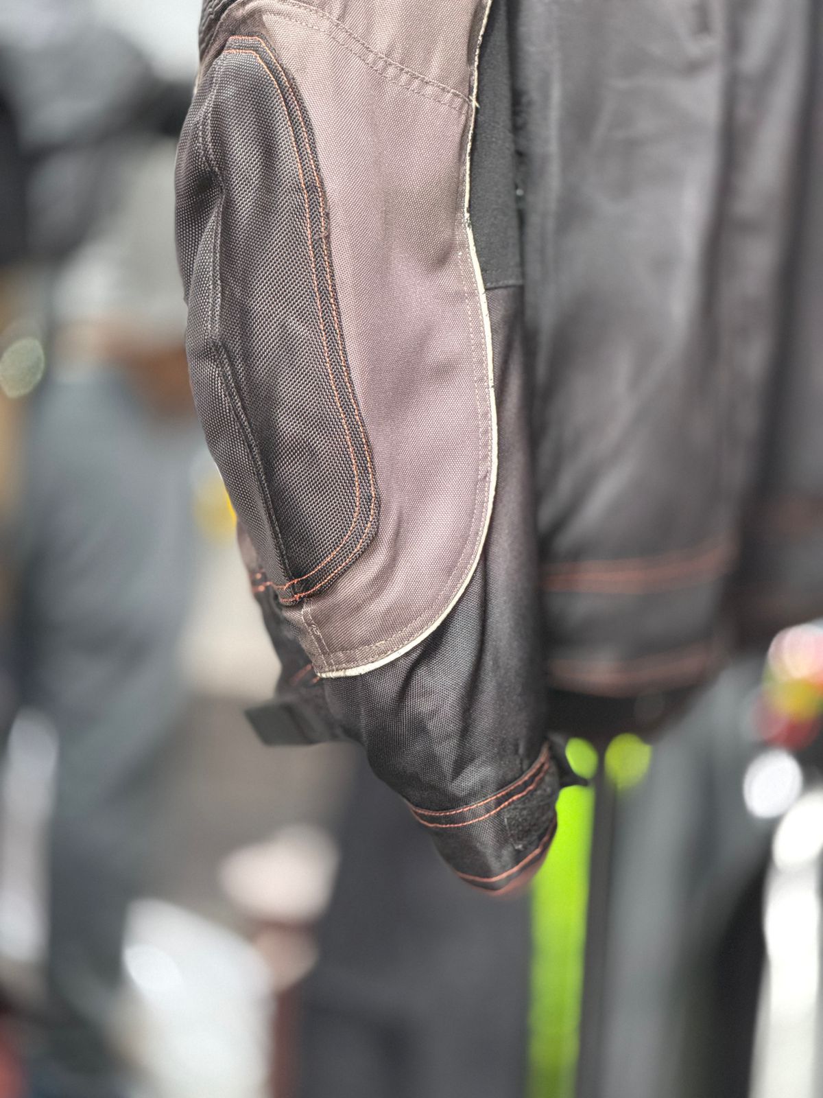 HALREY DAVIDSON RIDING JACKET WITH LEVEL 2 PROTCTION SIZE L 42 chest - Image 4