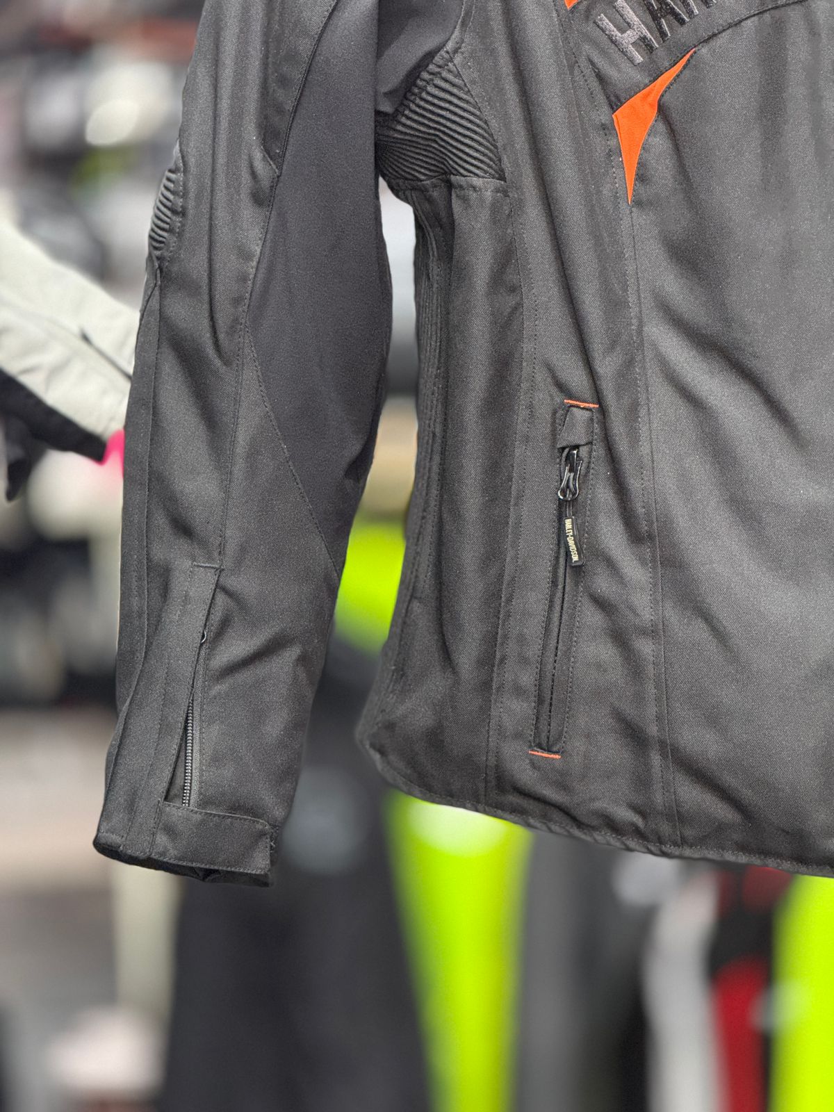 HALREY DAVIDSON RIDING JACKET WITH LEVEL 2 PROTCTION SIZE L 42 chest - Image 6