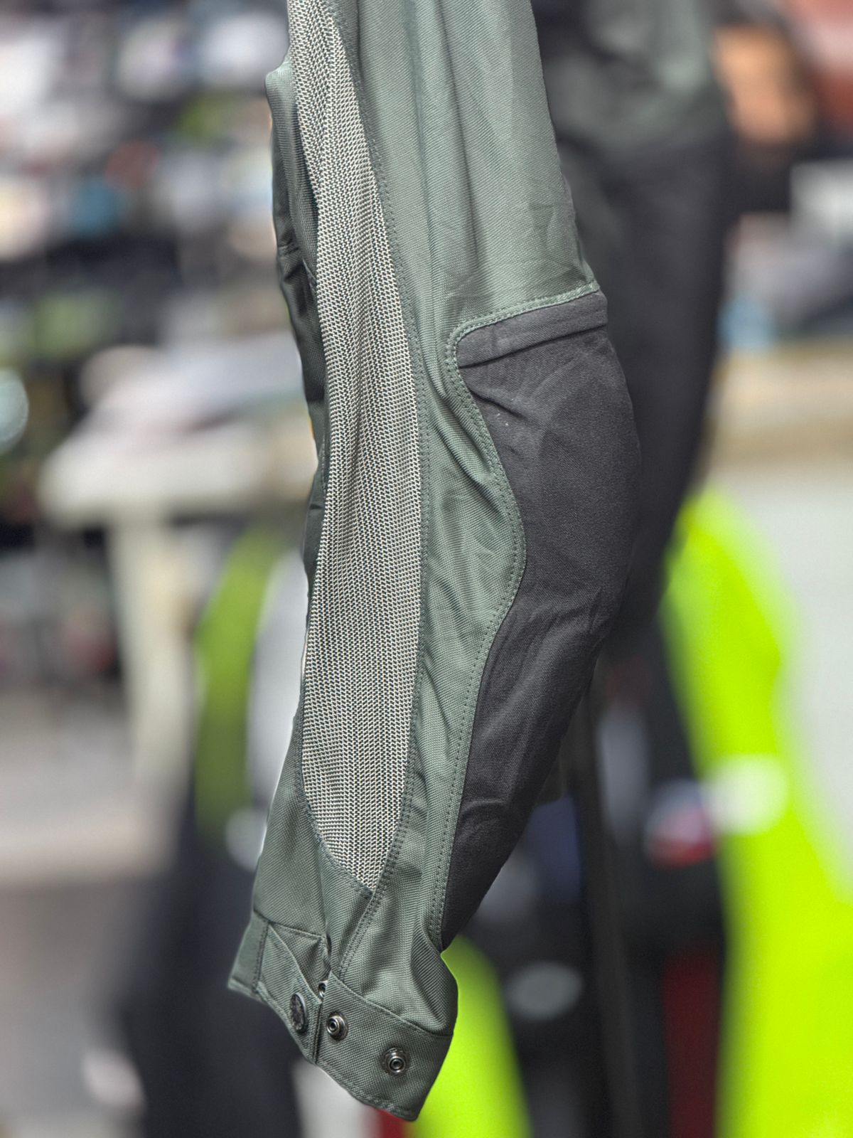 DAINESE MESH RIDING JACKET WITH LEVEL 2 PROTECTION SIZE M 40 CHEST - Image 4