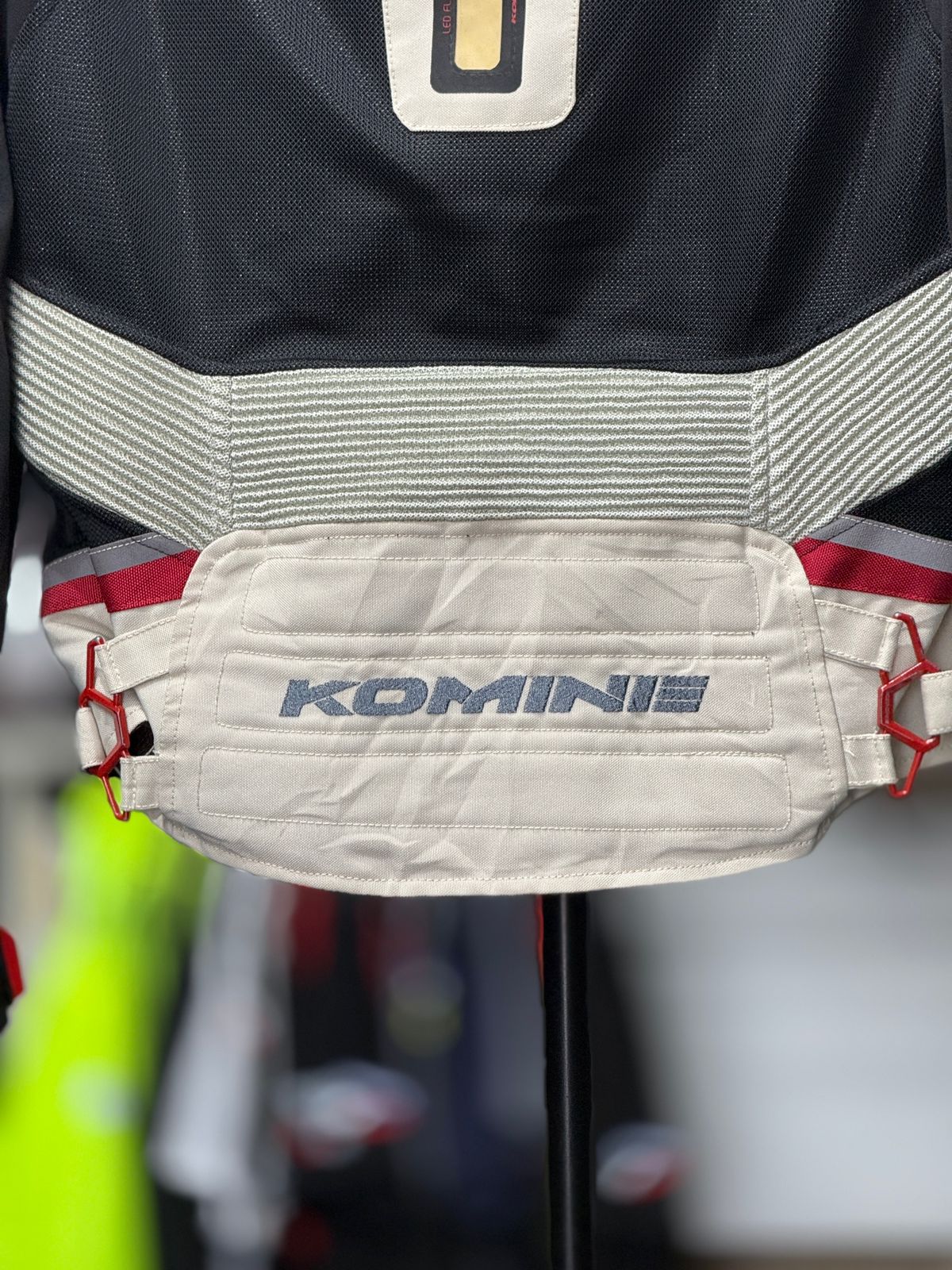 KOMINE MESH BACK HUMP RIDING JACKET WITH LEVEL 2 PROTECTION LEVEL 2 SIZE M CHEST 40 - Image 4
