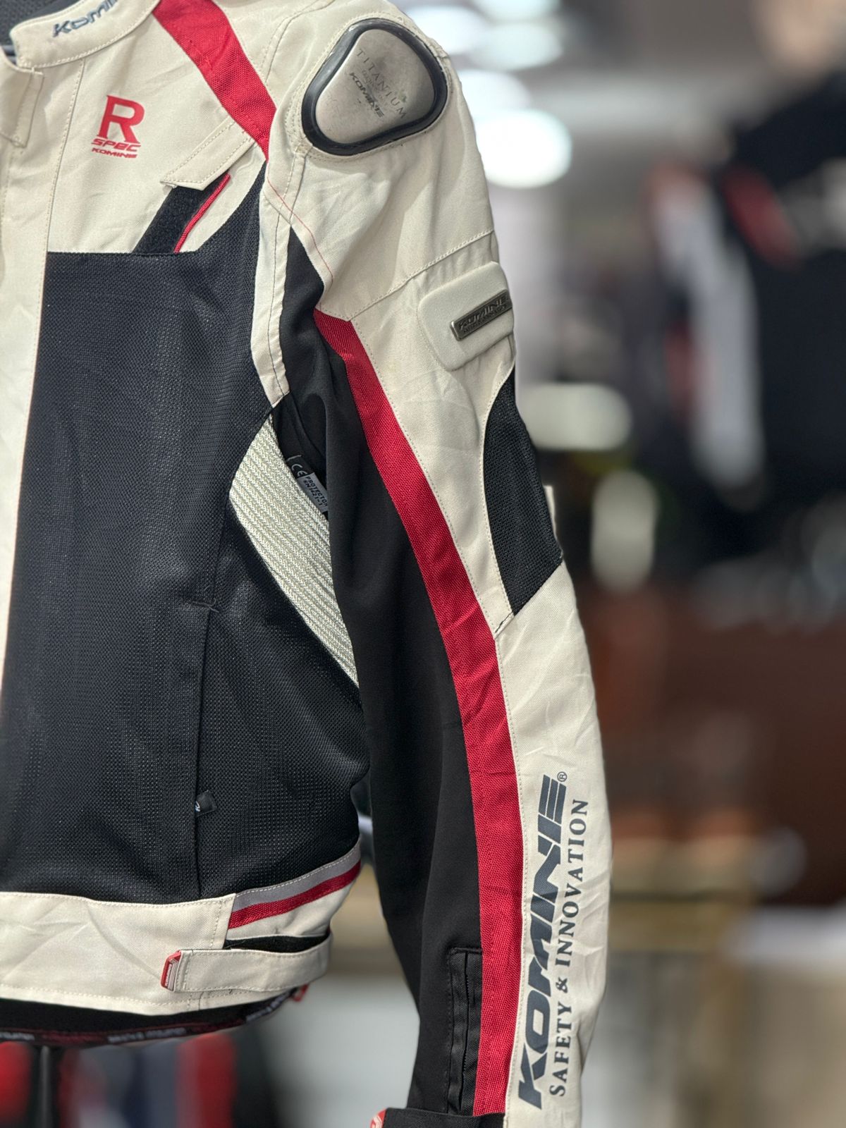KOMINE MESH BACK HUMP RIDING JACKET WITH LEVEL 2 PROTECTION LEVEL 2 SIZE M CHEST 40 - Image 3