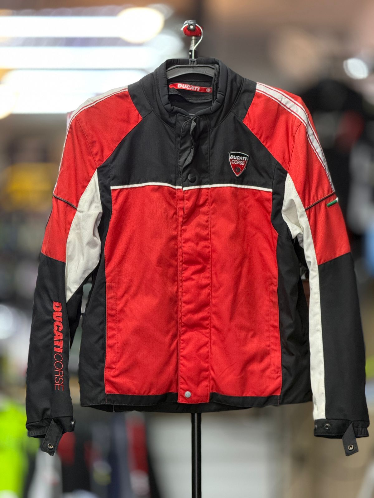DUCATI CORSE RIDING JACKET WITH LEVEL 2 PROTECTION LEVEL 2 SIZE M CHEST 40