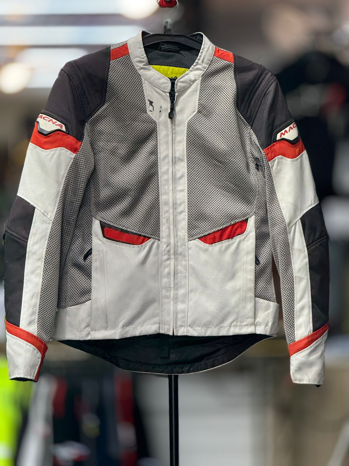 MACNA MESH RIDING JACKET WITH LEVEL 2 PROTECTION LEVEL 2 SIZE M CHEST 40