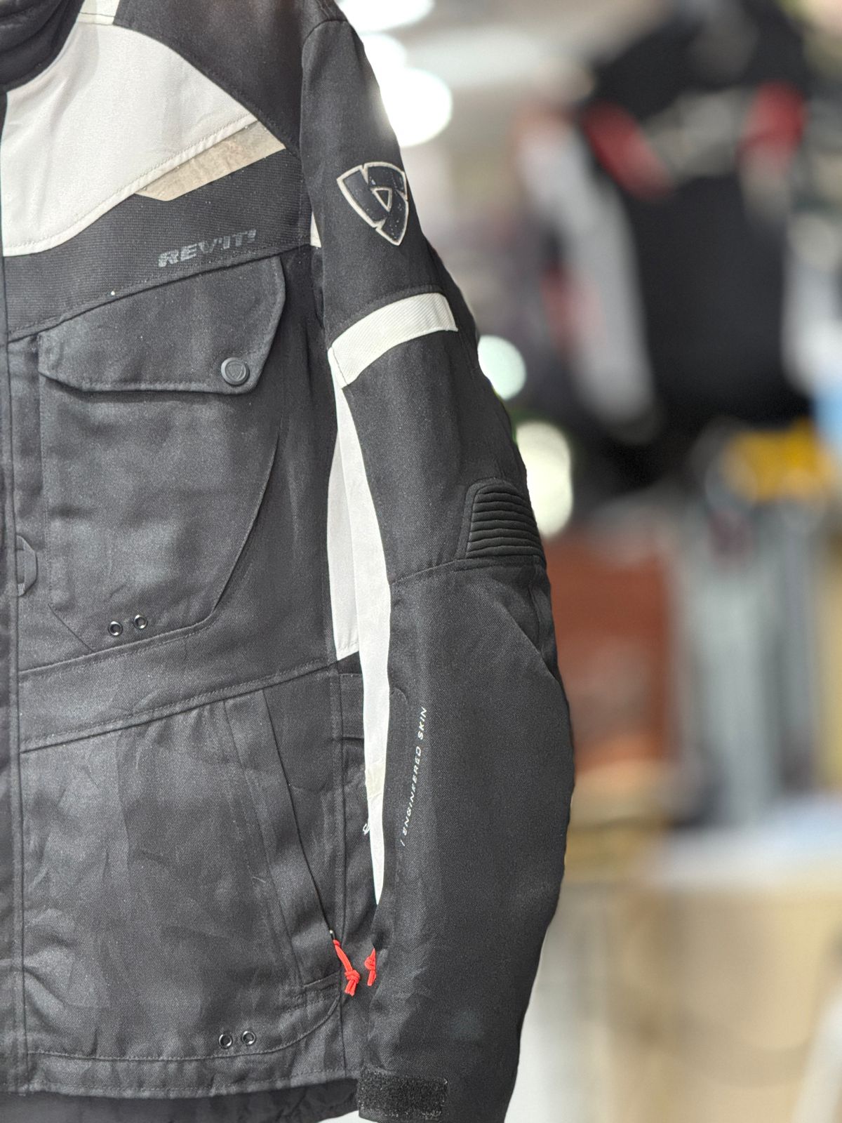 REVIT TOURING RIDING JACKET WITH LEVEL 2 PROTECTION LEVEL 2 SIZE M CHEST 40 - Image 4
