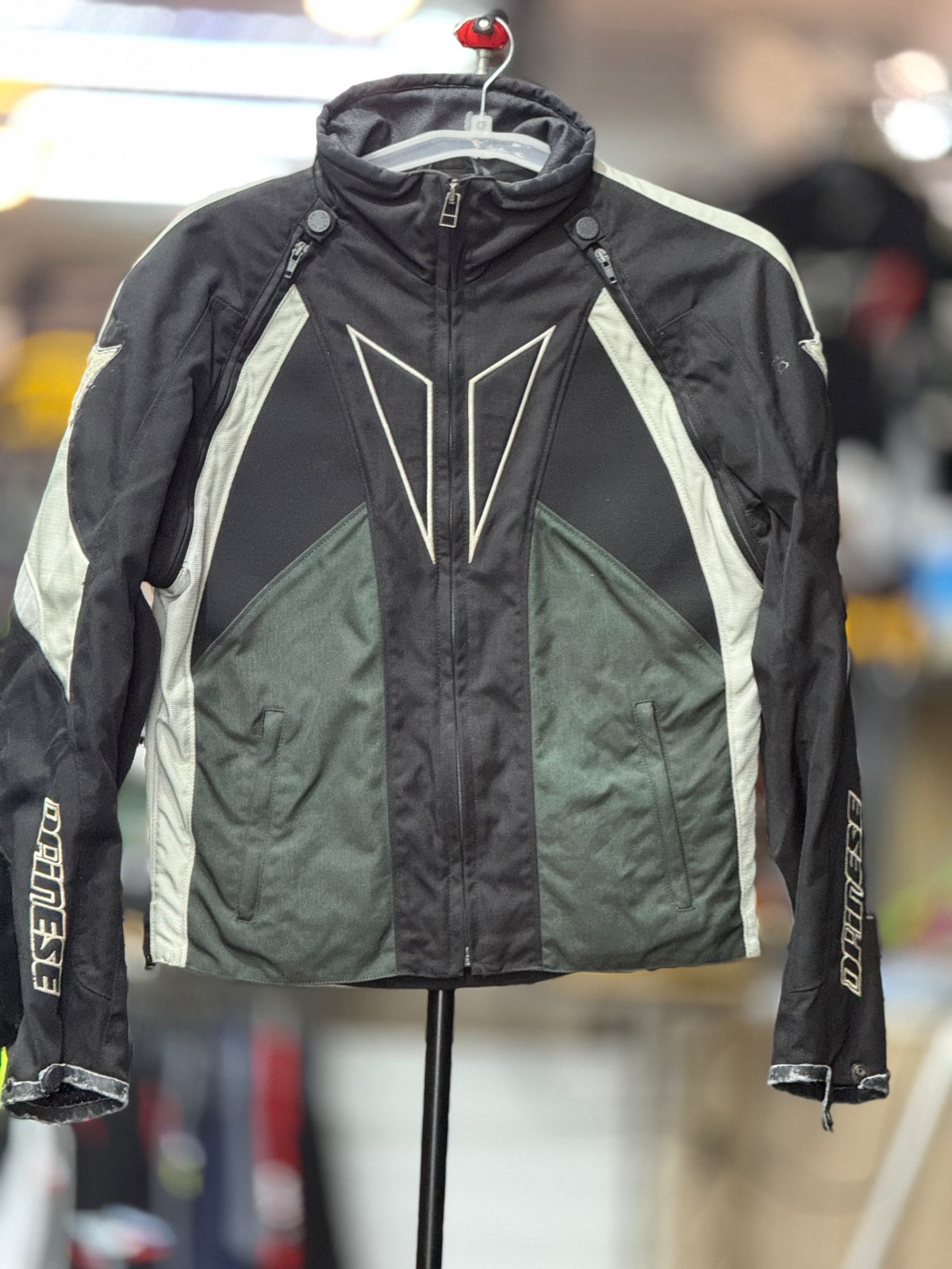 DAINESE RIDING JACKET WITH LEVEL 2 PROTECTION LEVEL 2 SIZE M CHEST 40