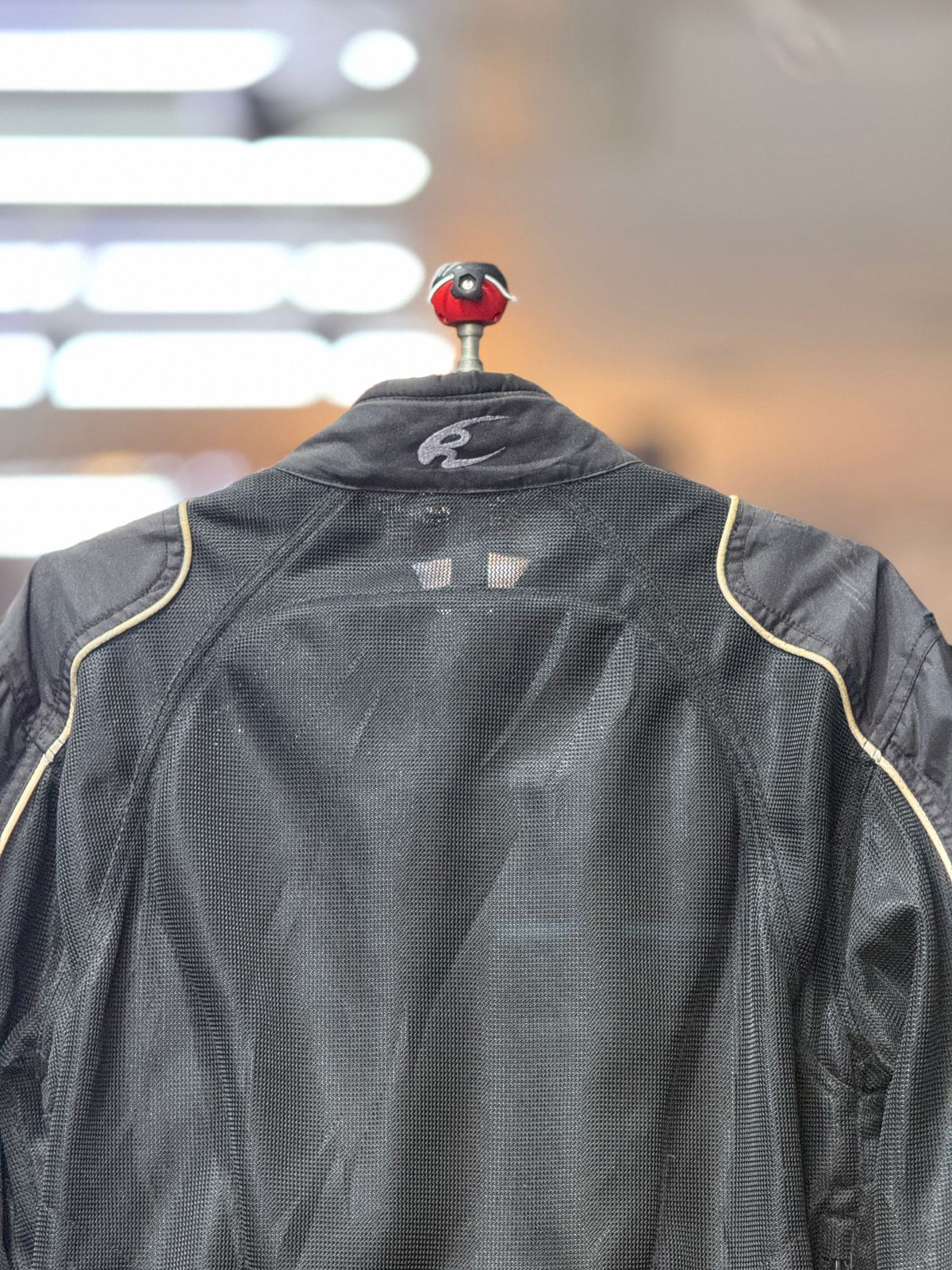 KOMINE MESH RIDING JACKET WITH LEVEL 2 PROTECTION LEVEL 2 SIZE M CHEST 40 - Image 2