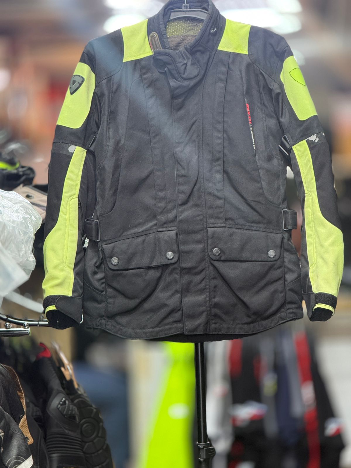 REVIT TOURING RIDING JACKET WITH LEVEL 2 PROTECTION LEVEL 2 SIZE M CHEST 40