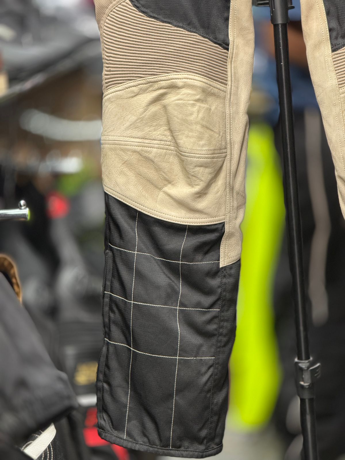HEIN GERICKE RIDING PANT WITH LEVEL 2 PROTECTION LEVEL 2 SIZE 34 WAIST - Image 5