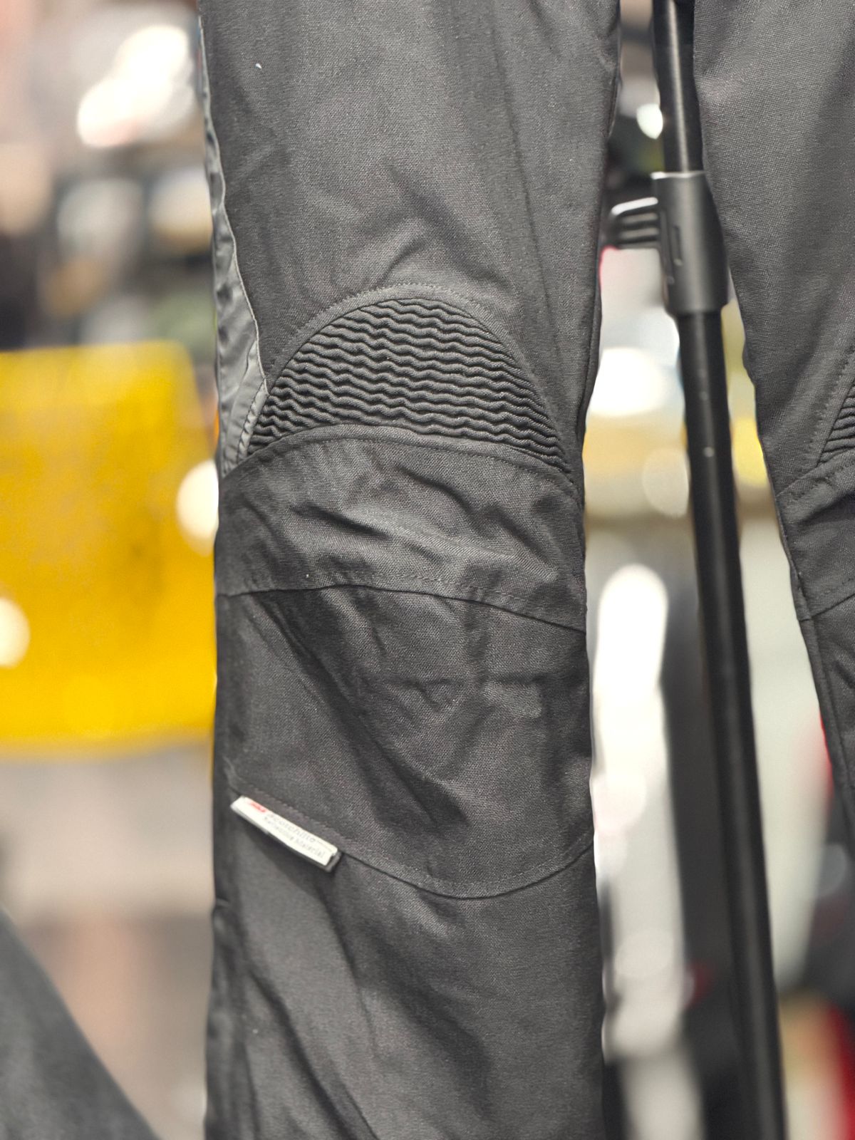 REVIT RIDING PANT WITH LEVEL 2 PROTECTION LEVEL 2 SIZE 26 WAIST - Image 4