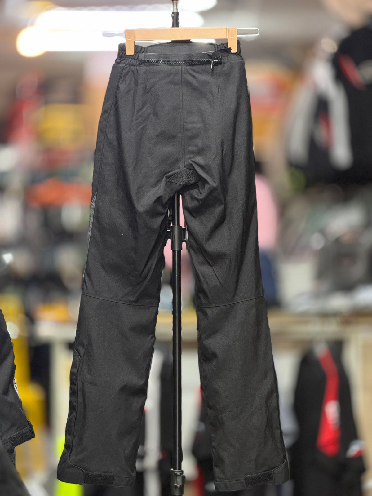 REVIT RIDING PANT WITH LEVEL 2 PROTECTION LEVEL 2 SIZE 26 WAIST - Image 5