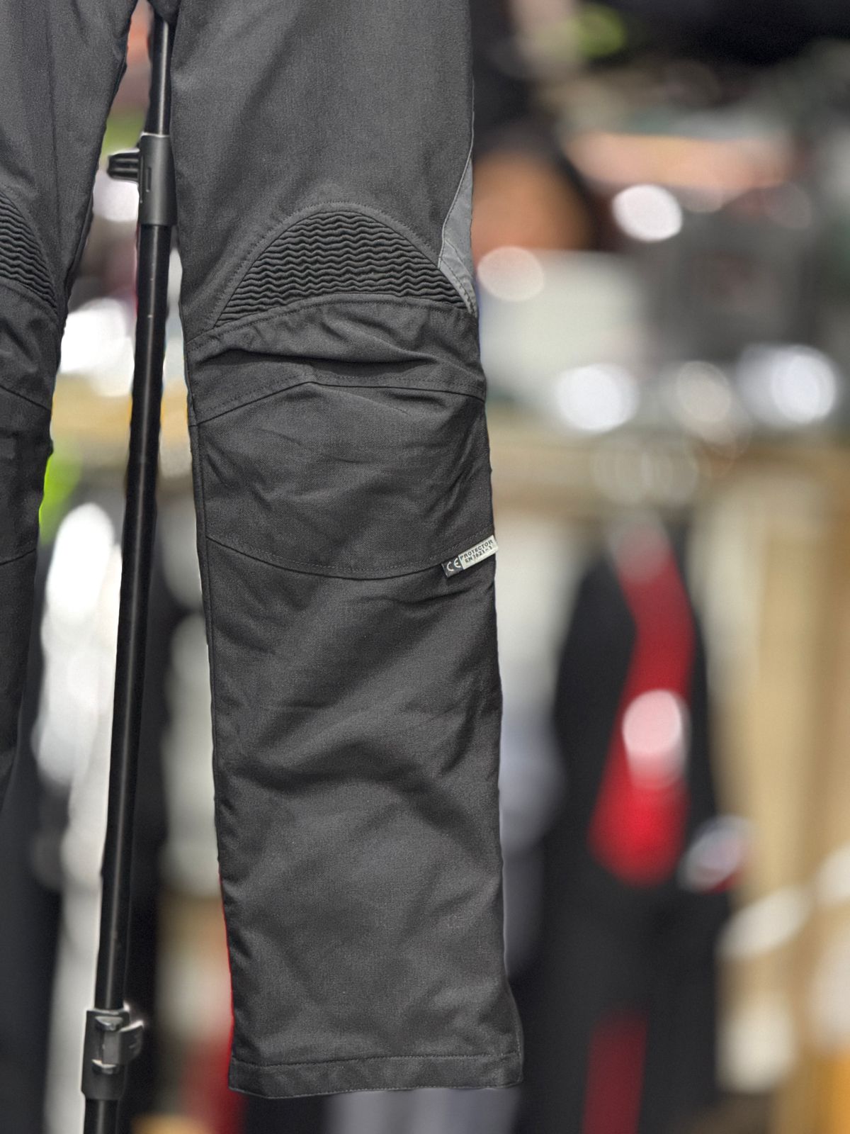 REVIT RIDING PANT WITH LEVEL 2 PROTECTION LEVEL 2 SIZE 26 WAIST - Image 3