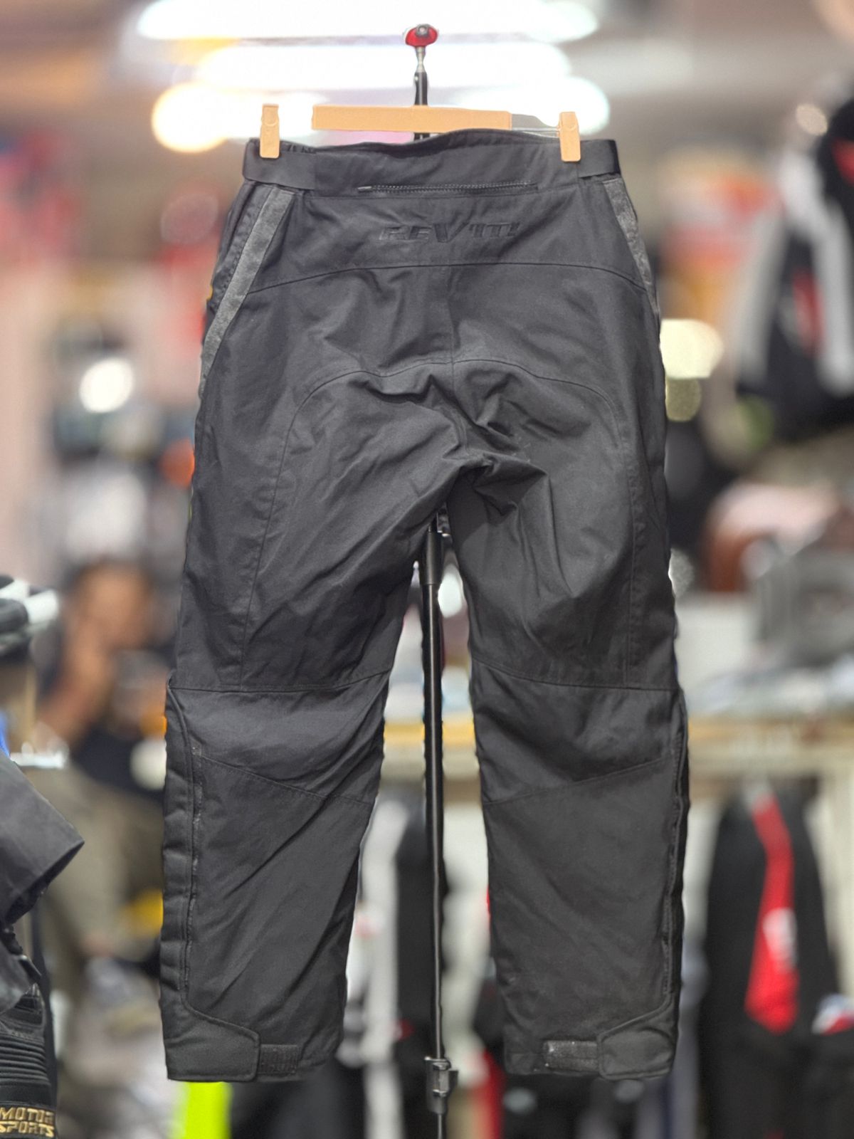 REVIT TOURING RIDING PANT WITH LEVEL 2 PROTECTION LEVEL 2 SIZE 32 WAIST - Image 5