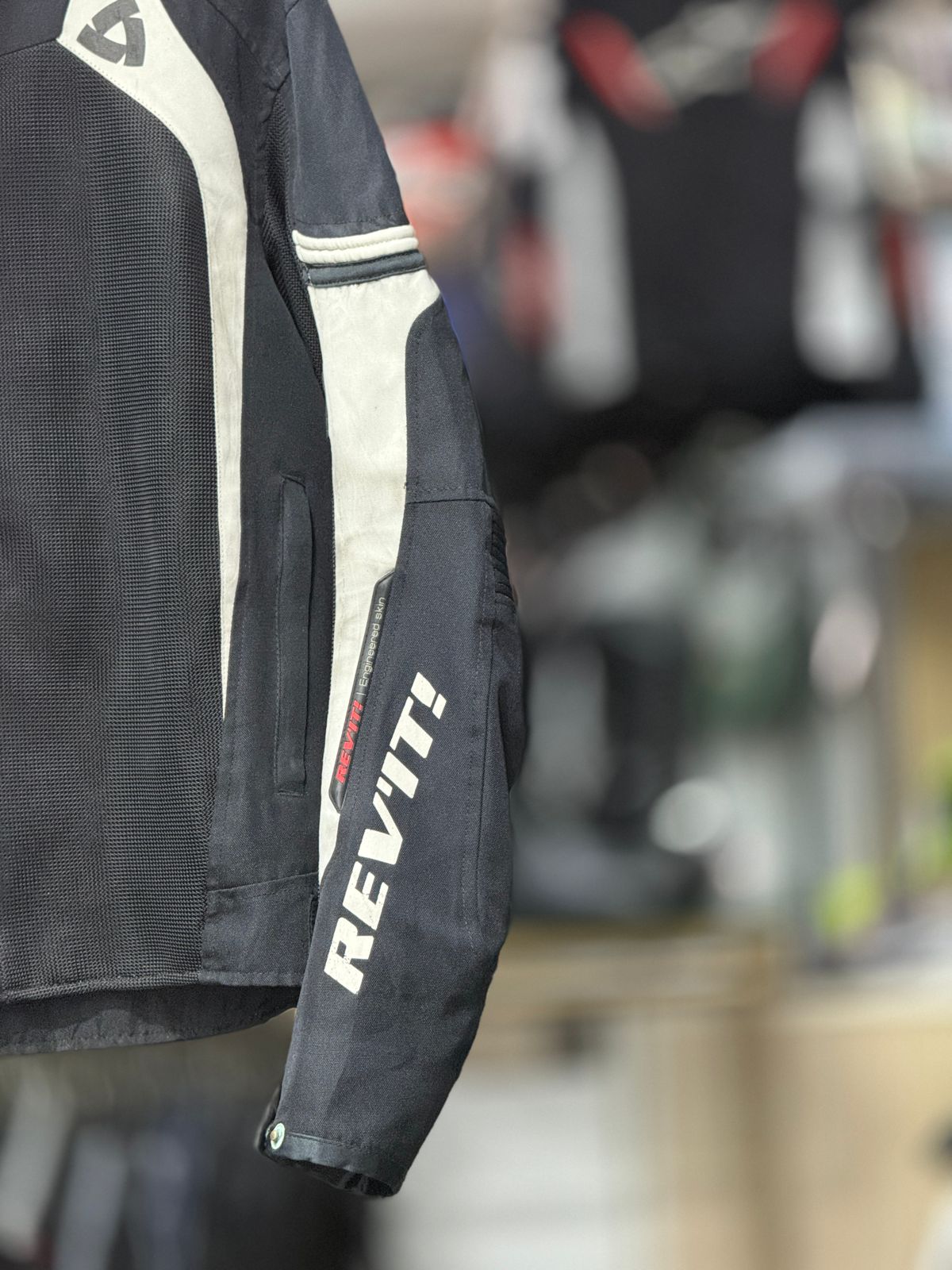 REVIT RIDING JACKET WITH LEVEL 2 PROTECTION LEVEL 2 SIZE XL CHEST 44 - Image 2