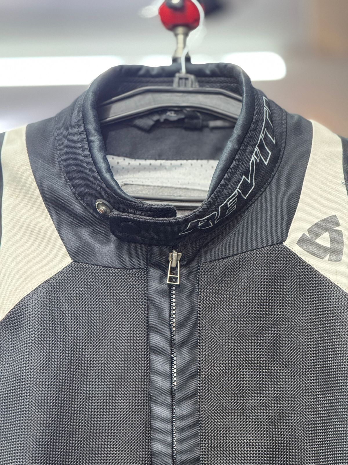 REVIT RIDING JACKET WITH LEVEL 2 PROTECTION LEVEL 2 SIZE XL CHEST 44 - Image 3