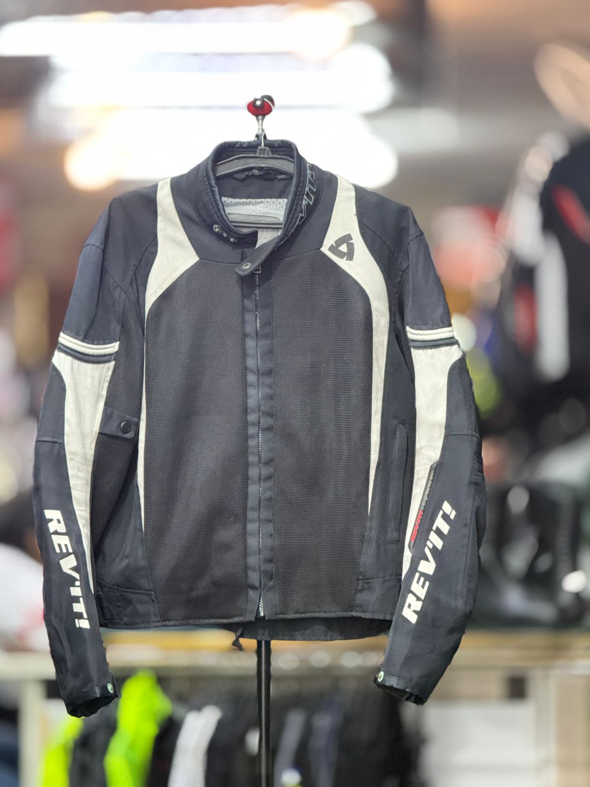 REVIT RIDING JACKET WITH LEVEL 2 PROTECTION LEVEL 2 SIZE XL CHEST 44