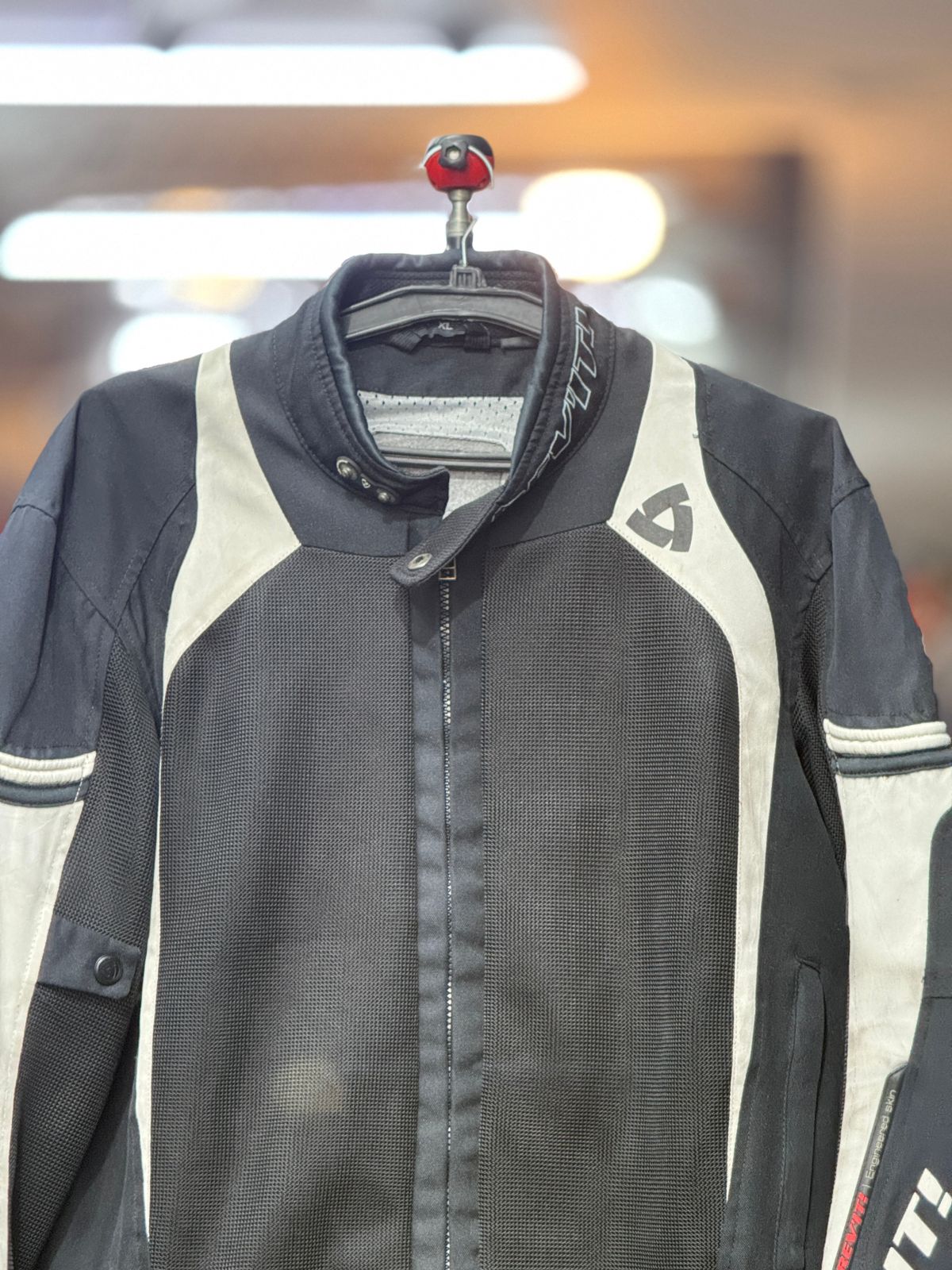 REVIT RIDING JACKET WITH LEVEL 2 PROTECTION LEVEL 2 SIZE XL CHEST 44 - Image 4