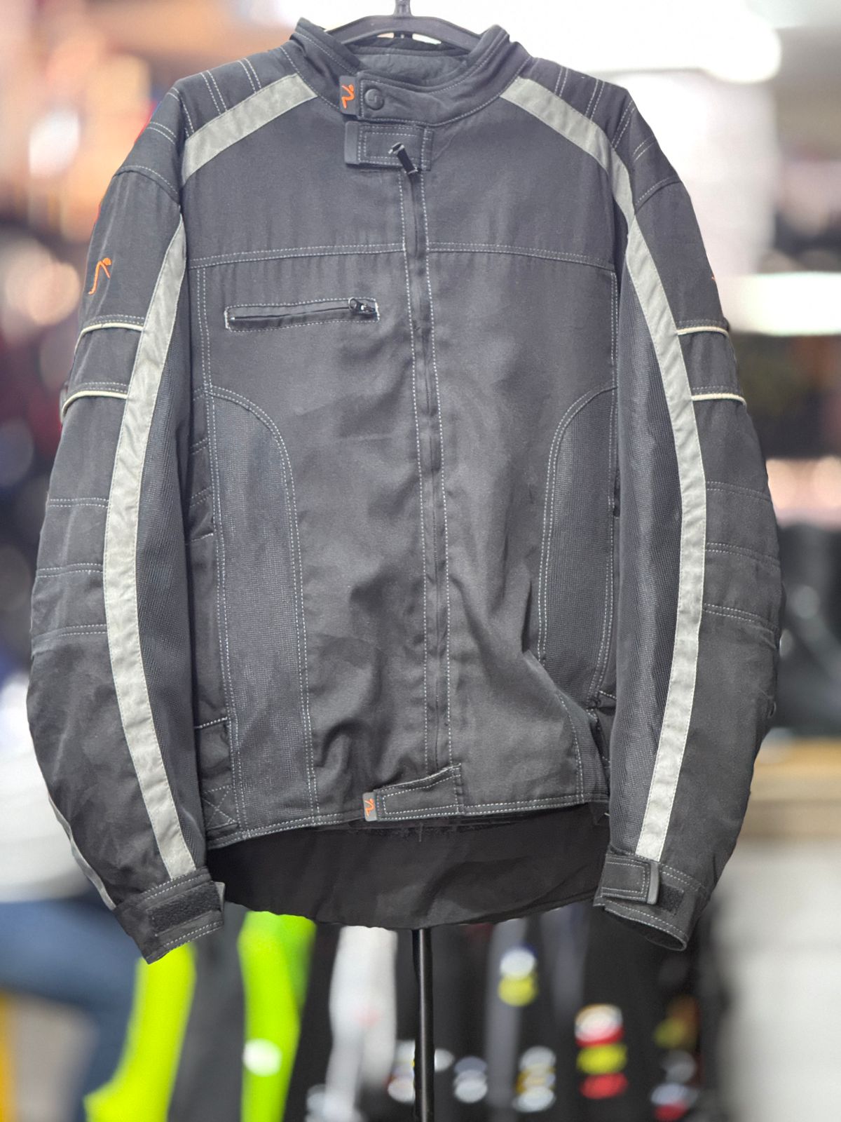 TUEREG RIDING JACKET WITH LEVEL 2 PROTECTION LEVEL 2 SIZE XL CHEST 44