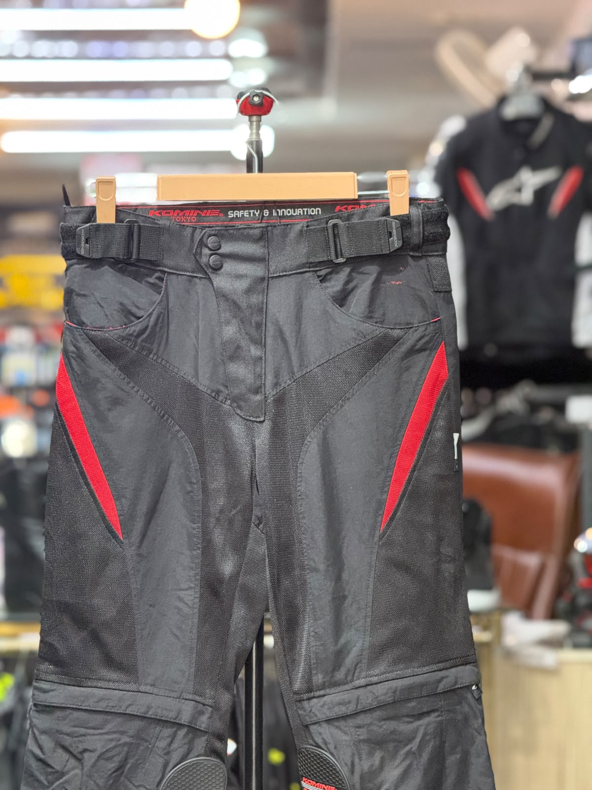 KOMINE RIDING PANT WITH LEVEL 2 PROTECTION SIZE 32 WAIST - Image 2