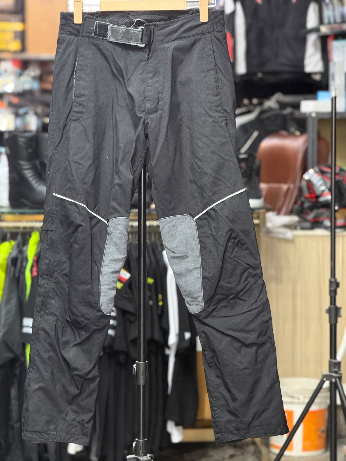 REVIT TOURING RIDING PANT WITH LEVEL 2 PROTECTION SIZE 32 WAIST