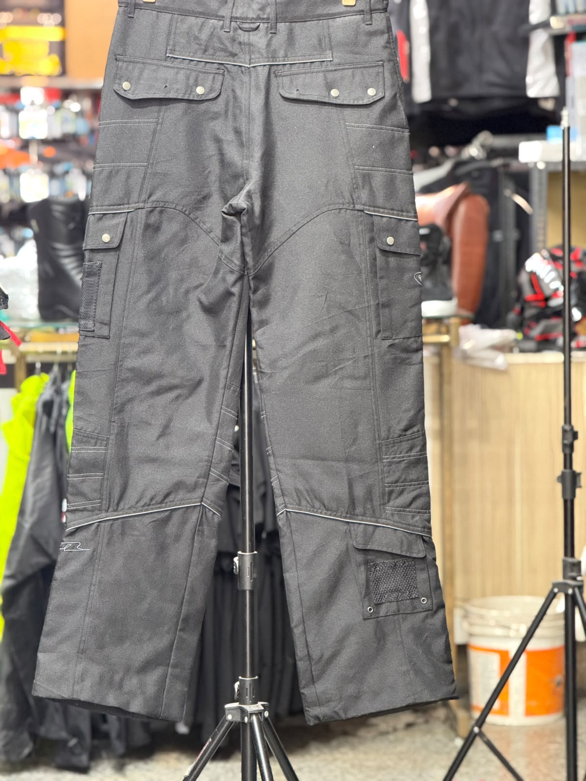 IXON RIDING PANT WITH LEVEL 2 PROTECTION SIZE 32 WAIST - Image 4