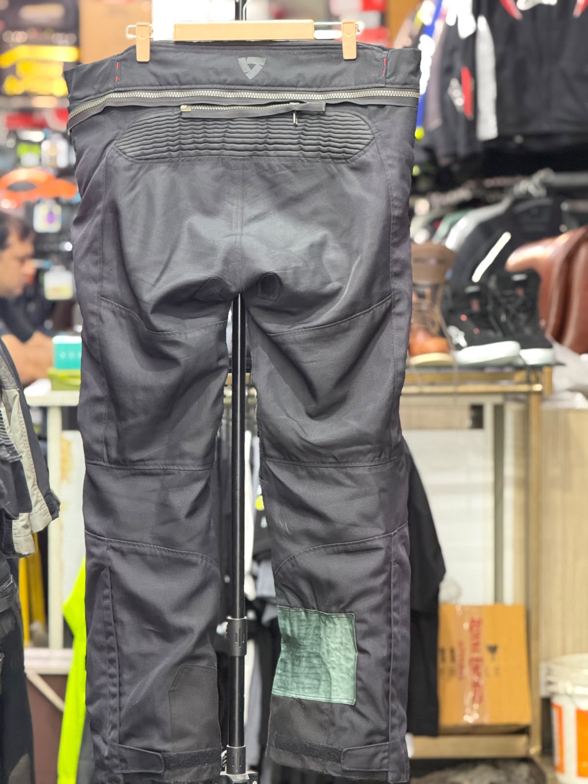 REVIT TOURING RIDING PANT WITH LEVEL 2 PROTECTION SIZE 38 WAIST - Image 3